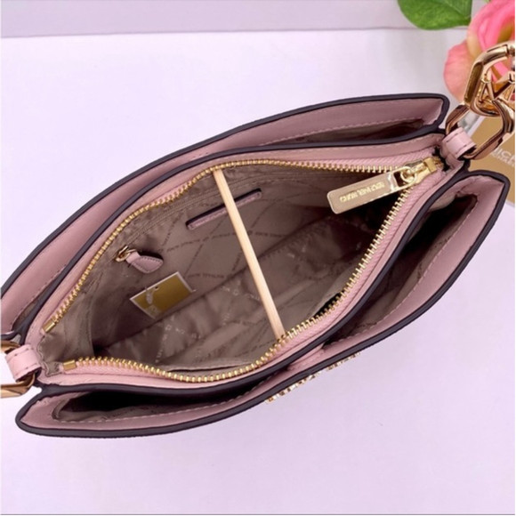 New Michael Kors Trisha Medium Logo
Crossbody Bag - Picture 12 of 15